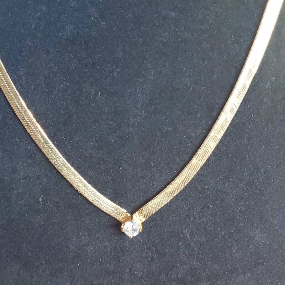 Gold ton V Necklace